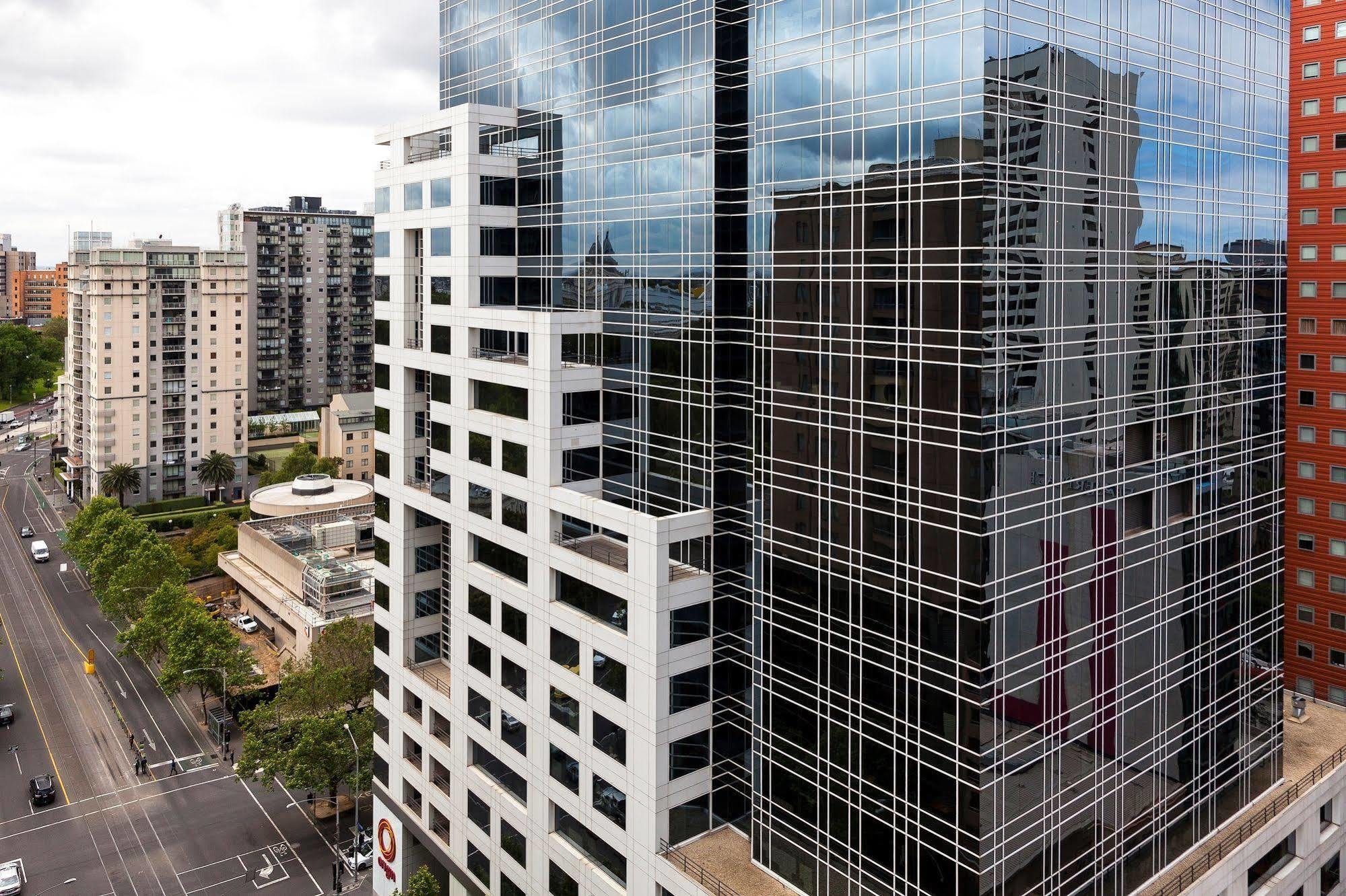 Akom Melbourne Aparthotel Екстериор снимка