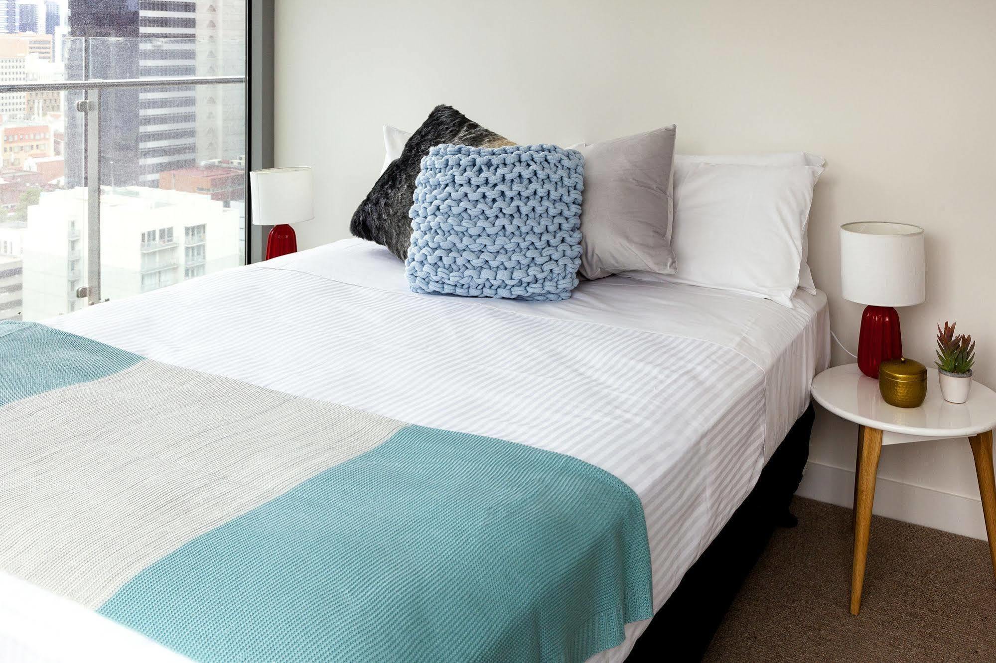 Akom Melbourne Aparthotel Екстериор снимка