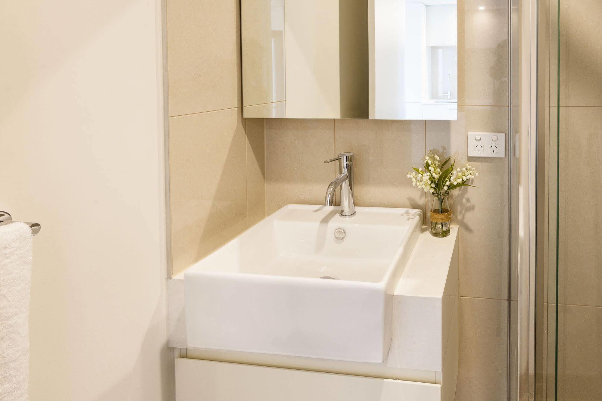 Akom Melbourne Aparthotel Екстериор снимка