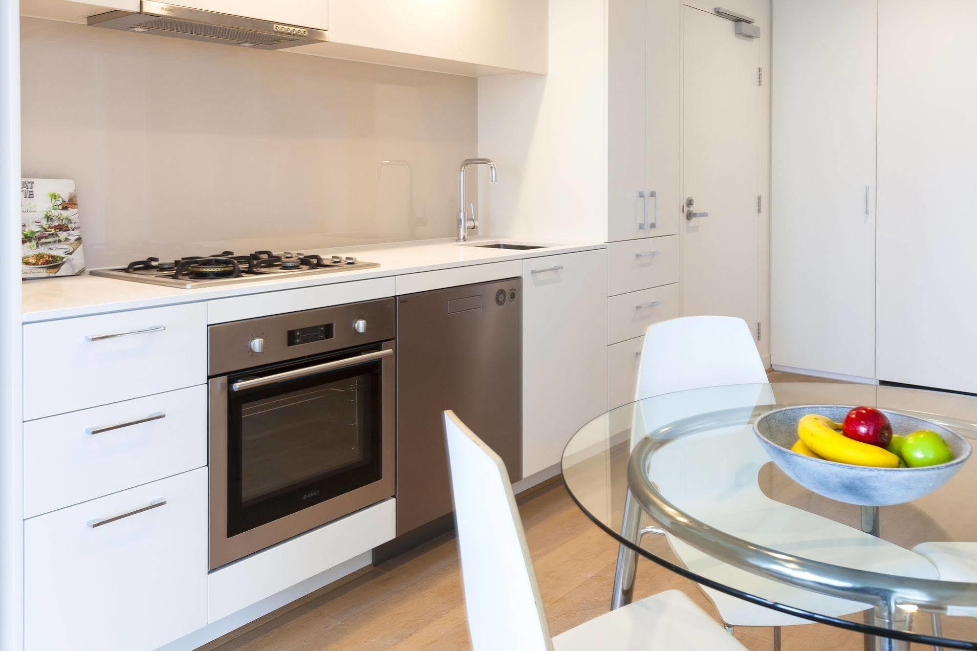Akom Melbourne Aparthotel Екстериор снимка